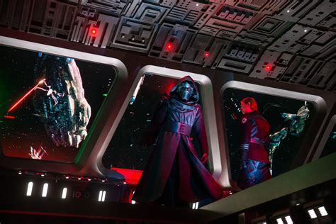 Rise of the Resistance: Galaxy’s Edge ride offers a new Star Wars POV ...