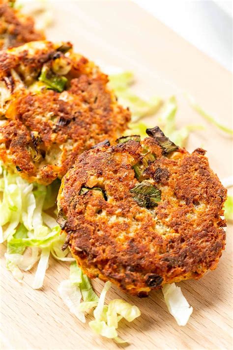 How To Make Canned Salmon Cakes - Fast Food Bistro