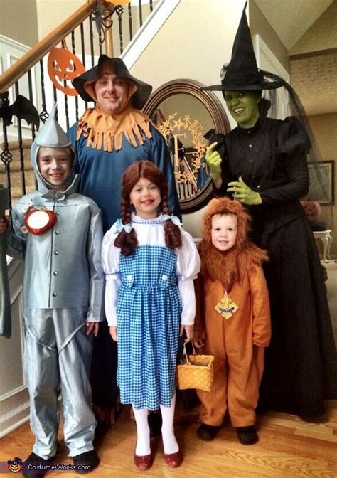 Wizard of Oz Family Halloween Costume | Family halloween costumes, Family costumes, Disney ...