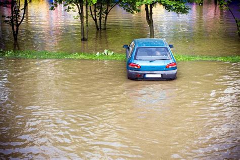 Hawaii in state of emergency after flooding wreaks havoc