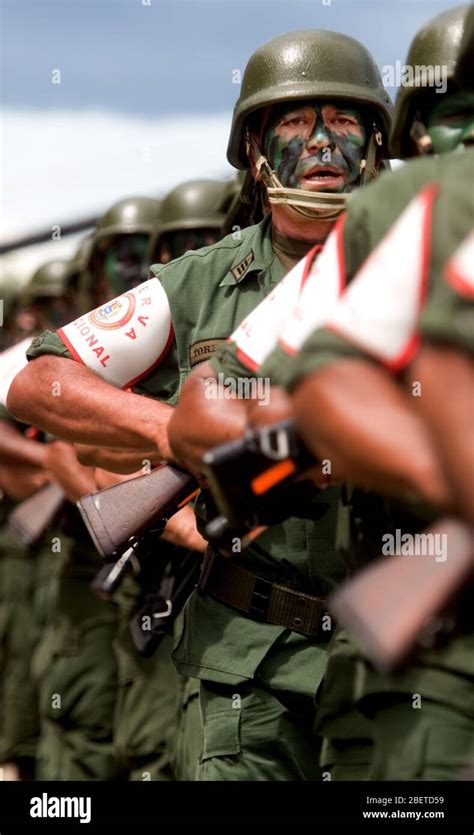 Venezuelan reserve troops march during a military parade in Valencia ...