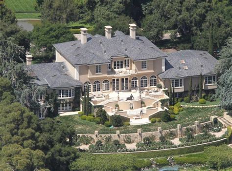 20 Photos of Oprah Winfrey's $90 Million Montecito Home