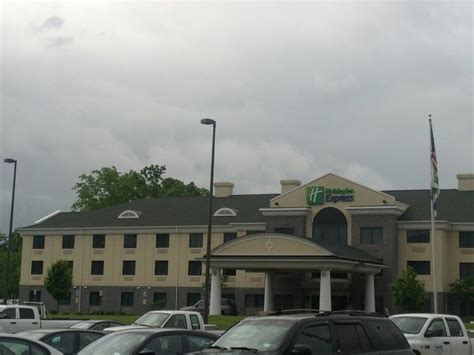 Park Sleep Fly Packages at Holiday Inn Express Syracuse Airport