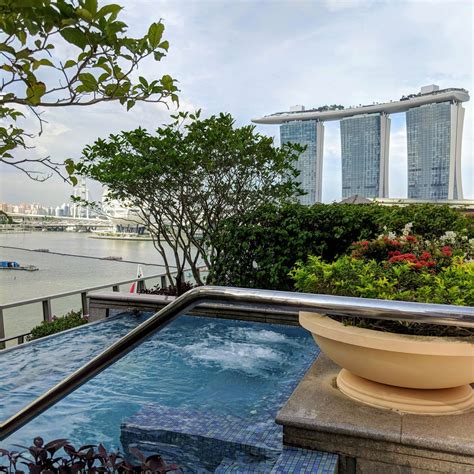 Hotel Review: The Fullerton Bay Hotel Singapore (Premier Bay View Room with Jacuzzi) - Glamorous ...