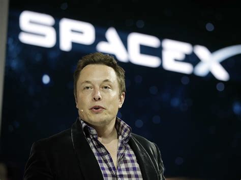 Elon Musk will mit SpaceX Satelliten-Internet aus dem All realisieren ...