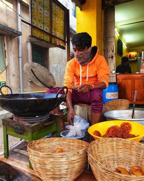 Street Food In Kolkata- 60 Delicious Dishes & Where To Find It