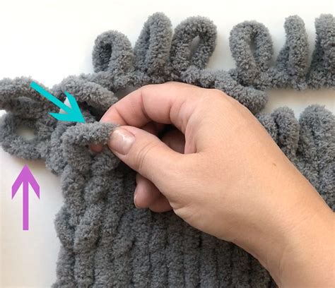 Make a gorgeous finger knit blanket with loop yarn {this is so easy!} | Finger knitting, Finger ...