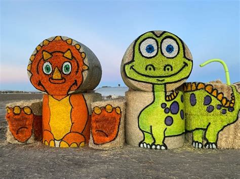 Dinosaur straw bale art | Idaho Farm Bureau