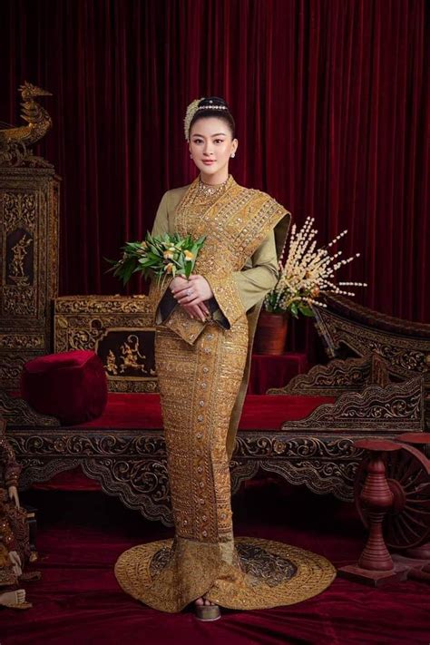 Myanmar 🇲🇲 | Burmese traditional costume in 2021 | Traditional dresses ...