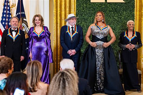 Queen Latifah at Kennedy Center Honors: Photos of Her Gorgeous Gown – Hollywood Life