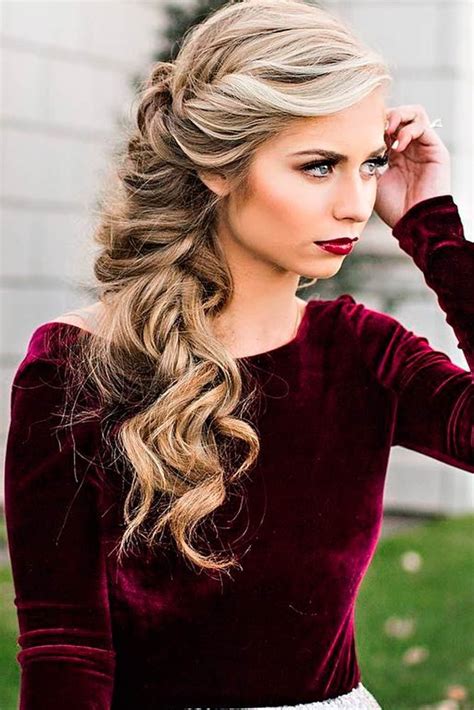 49 Super Cute Christmas Hairstyles For Long Hair | Square face hairstyles, Curly wedding hair ...