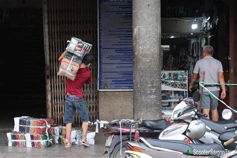 Tan-Binh-Market-worker - Scooter Saigon Tours