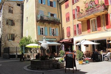 Castellane France travel and tourism, attractions and sightseeing and ...