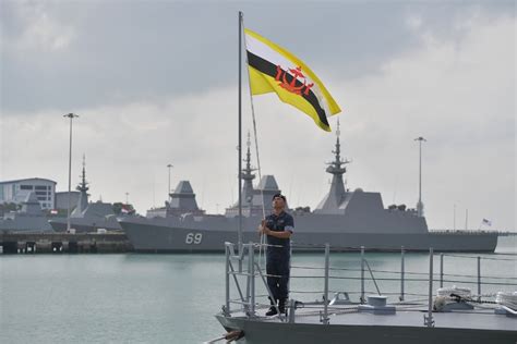 Singapore Navy transfers two decommissioned Fearless-class patrol vessels to Brunei - Naval News