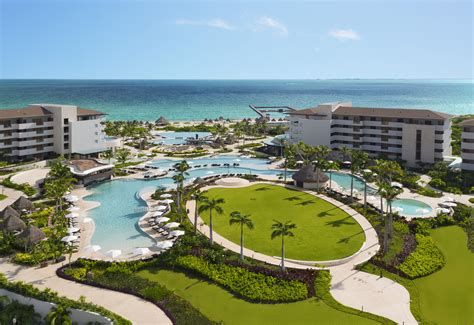 Dreams Playa Mujeres Golf Resort & Spa | Transportation | Location | Cancun Airport