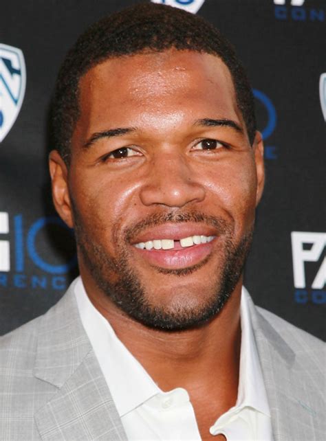 Michael Strahan closes distinctive ‘signature’ gap in teeth – Sandra Rose