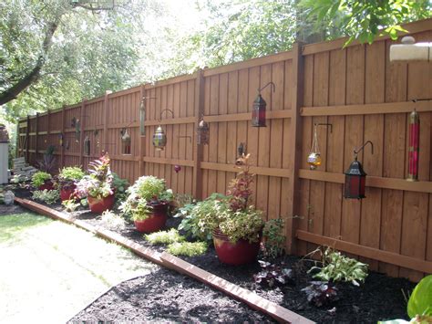 Outstanding 32 Amazing Ways to Decorate Your Garden Fence https://usdecorating.com/550-550 ...