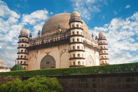 Gol Gumbaz Whispering Gallery- A Veritable Treat – OYO Hotels: Travel Blog