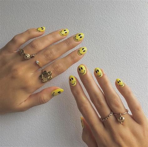 𝔰𝔢𝔯𝔢𝔫𝔢𝔢𝔠𝔥𝔦𝔲 - follow for more! | Harry styles nails, Trendy nail art designs, Trendy nails