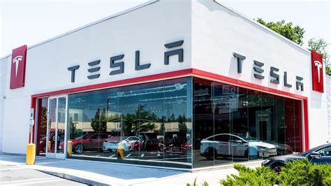 Tesla is closing all its stores so you can have a $35K Model 3