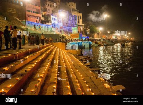 enlighten ganga ghat at varanasi during dev diwali celebration Stock ...