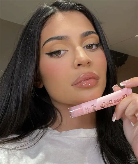 Kylie Jenner Claps Back At Fan For Mocking Her Lips - Capital