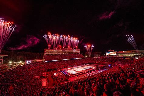 Iconic Photos from the 2023 Stadium Series Hockey Game - WALTER Magazine