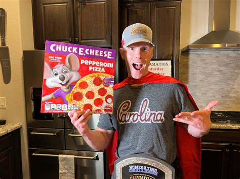 Chuck E. Cheese Frozen Pizza Review - Tailgating Challenge