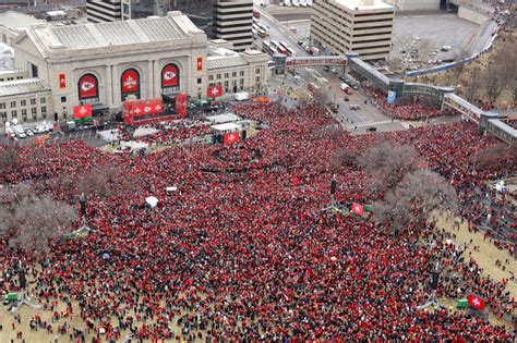 Photo gallery: Kansas City Chiefs Super Bowl parade and rally | News, Sports, Jobs - Lawrence ...