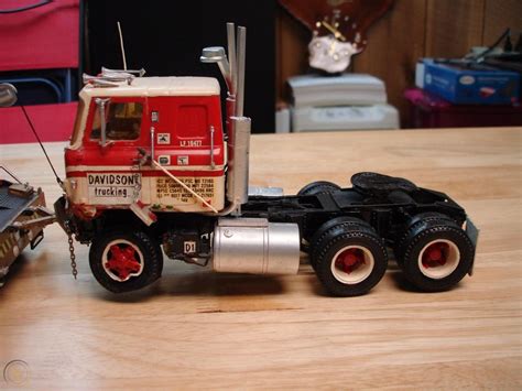 Built 1/25 scale model semi-trucks Peterbilt Wrecker - International ...