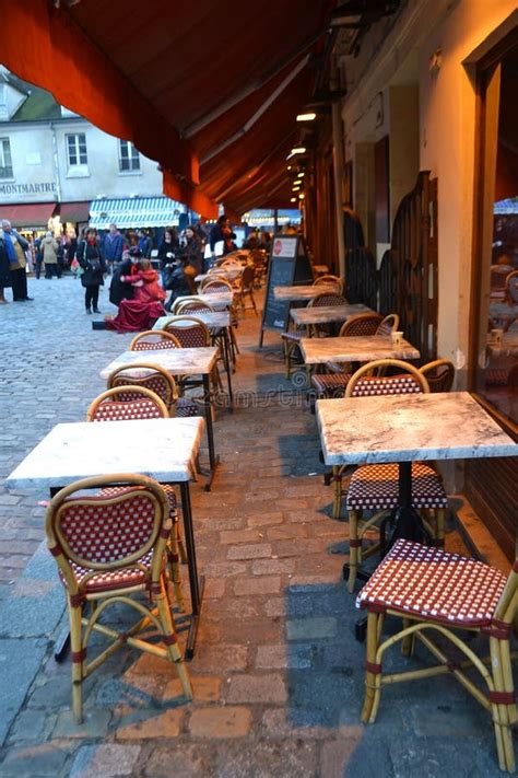 Street cafe in Paris editorial image. Image of paris - 28923265