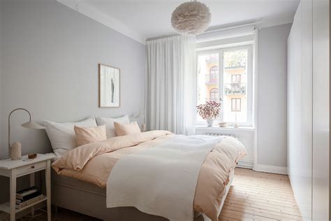 Bright bedroom with a touch of peach - COCO LAPINE DESIGNCOCO LAPINE DESIGN