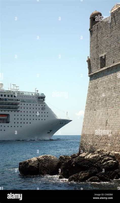 Dubrovnik city walls Stock Photo - Alamy