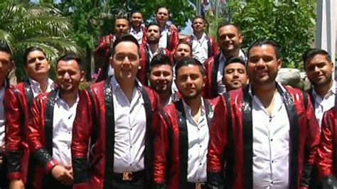 La Banda Carnaval nos dejó entrar en su “casa móvil” | Telemundo