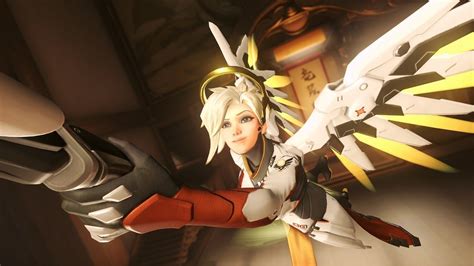 How to fly with Mercy in Overwatch 2?