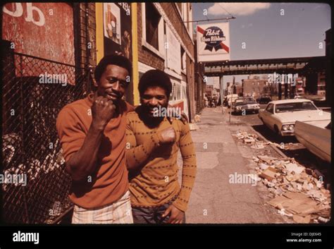 Chicago ghetto hi-res stock photography and images - Alamy