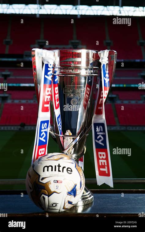 Efl championship trophy view hi-res stock photography and images - Alamy