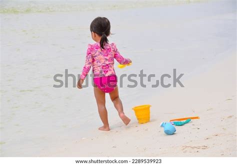 Back View Little Girl Playing Beach Stock Photo 2289539923 | Shutterstock