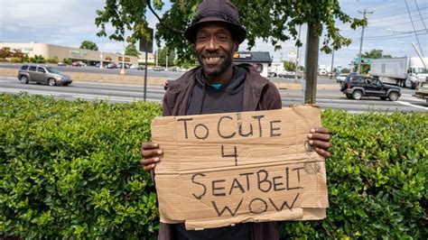 [最も人気のある！] homeless man with cardboard sign 175735-Homeless man with ...