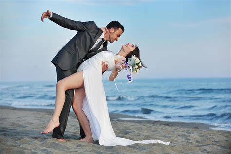 romantic beach wedding at sunset 12656347 Stock Photo at Vecteezy