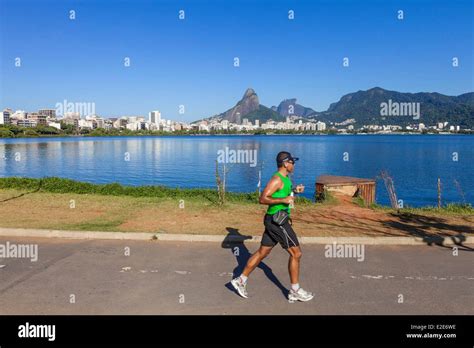 Brazil, Rio de Janeiro, Lagoa neighborhood, jogging on Lake Rodrigo de Freitas Stock Photo - Alamy