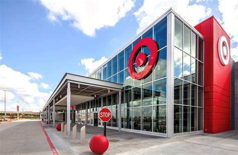 Target Debuts Larger-Format Store – Visual Merchandising and Store Design