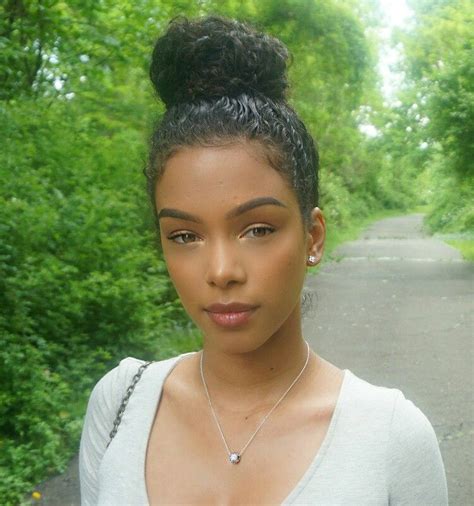 High bun Long Hair Girl, Long Curly Hair, Curly Girl, Natural Hair Beauty, Natural Hair Styles ...