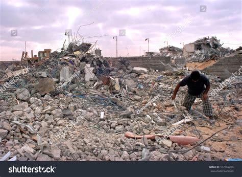 Gaza Strip - Aug 31:Israeli Settler In Destroyed Settlement On Aug 31 ...