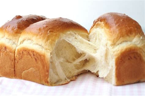 HOKKAIDO MILK LOAF (JAPANESE STYLE) - BAKE WITH PAWS