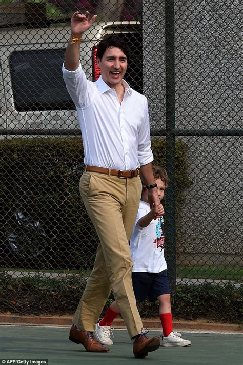 Trudeau ditches attire in India for hockey event | Daily Mail Online