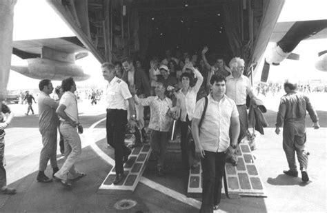 Capturing the Moment: Entebbe hostages return to Israel - The Jerusalem ...