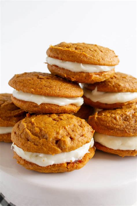 Pumpkin Whoopie Pies | Easy Recipe from 30daysblog