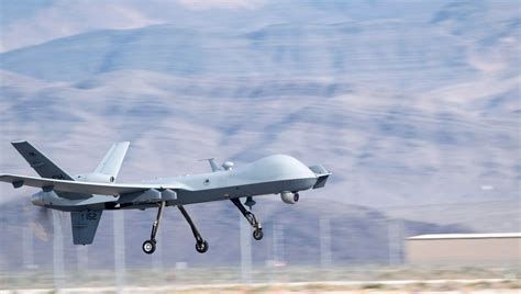 Un drone militaire américain piloté par une IA se retourne contre sa ...