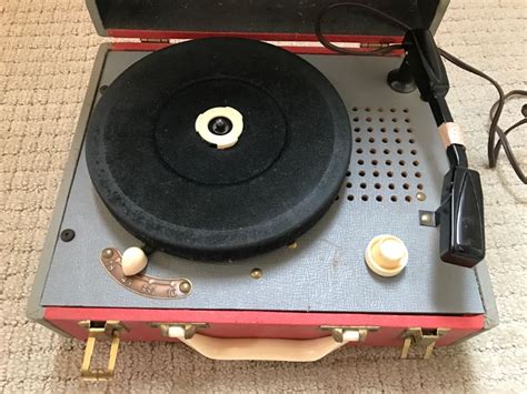 JUST ADDED - Vintage Portable Tube Record Player - Platter Rotates Speaker Hums Volume Level Low